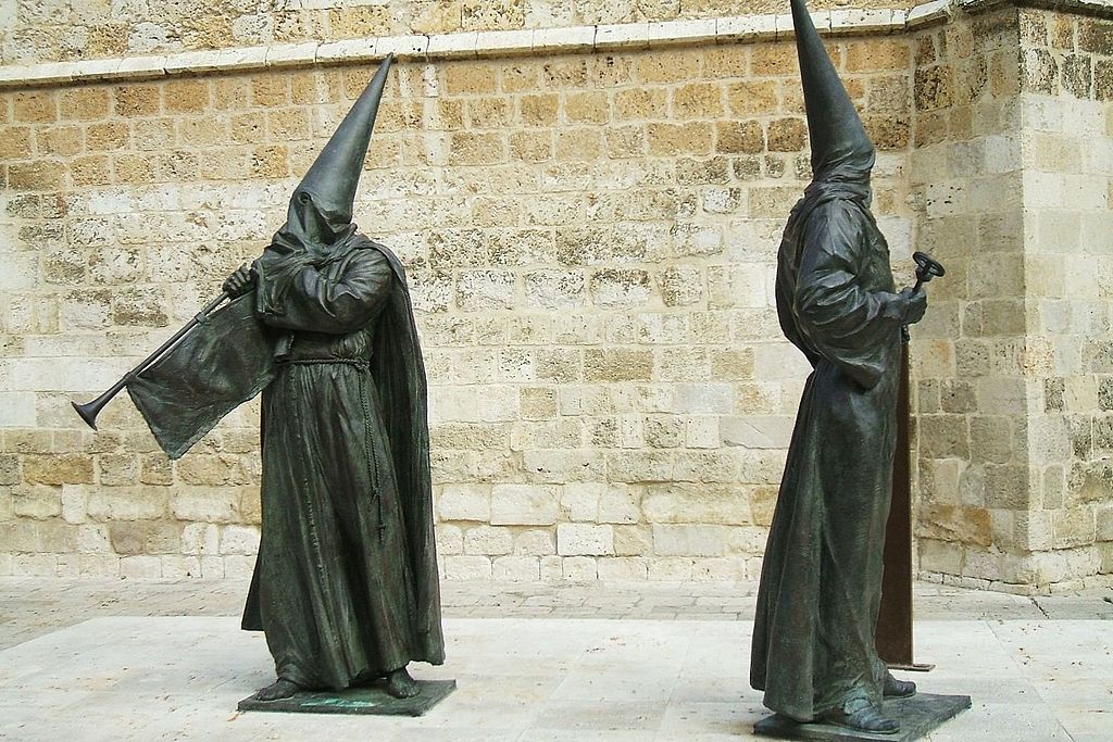 Escultura homenaje a los cofrades de la Semana Santa de Palencia
