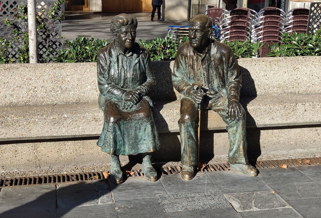 Homenaje a los mayores, monumento en el Parque del Salón de Isabel II (Palencia)