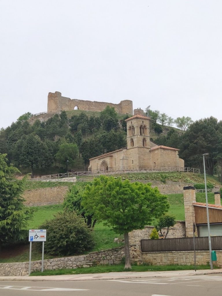 Iglesia de Santa Cecilia y Castillo de Aguilar de Campoo